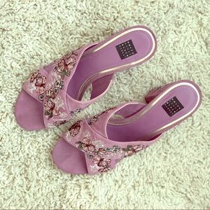 Floral embroidered block heels slides